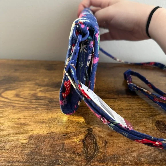 New Vera Bradley Blue Crossbody Wallet Handbag Christmas Cats Sweater Holiday - Picture 2 of 6